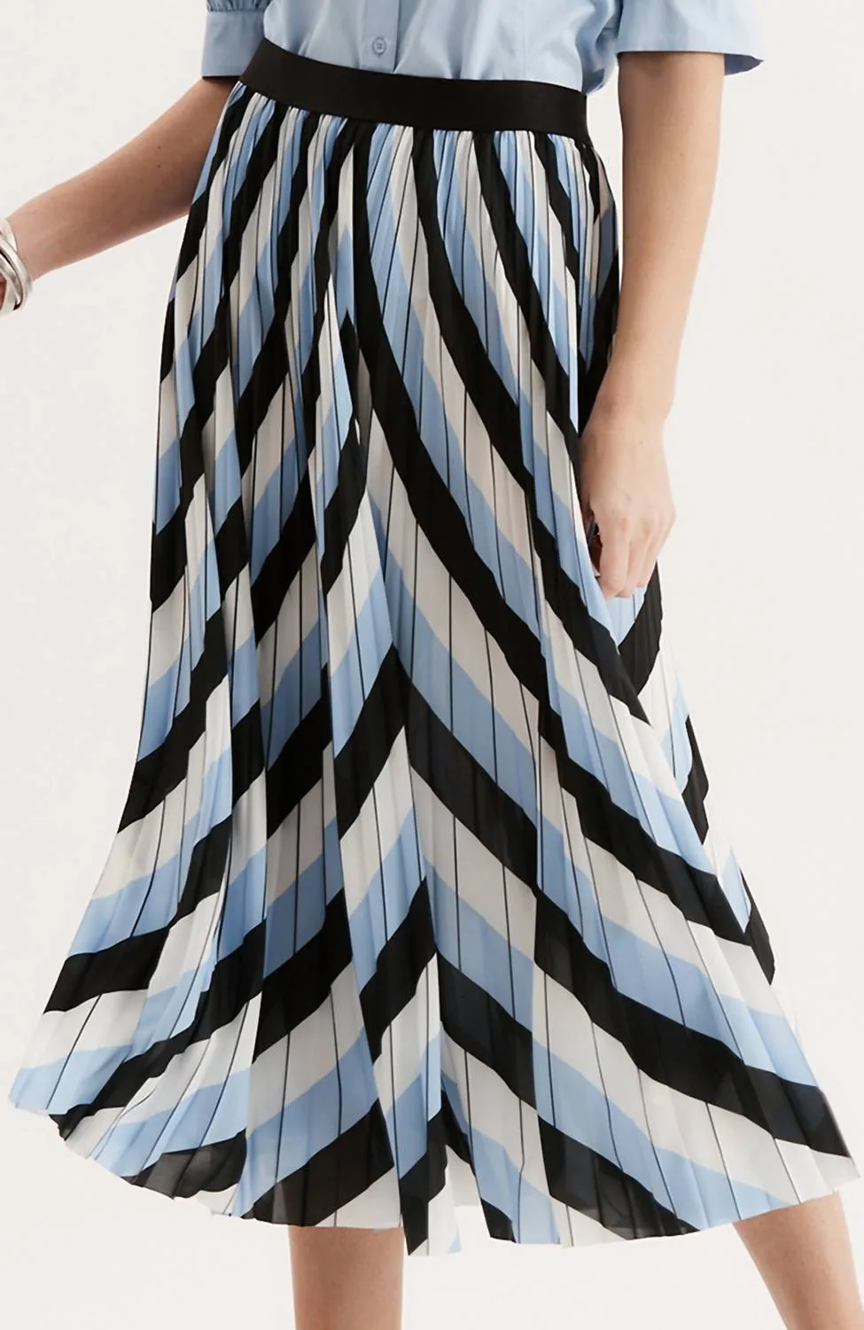 Cara Fortuni Skirt In White/blue/black