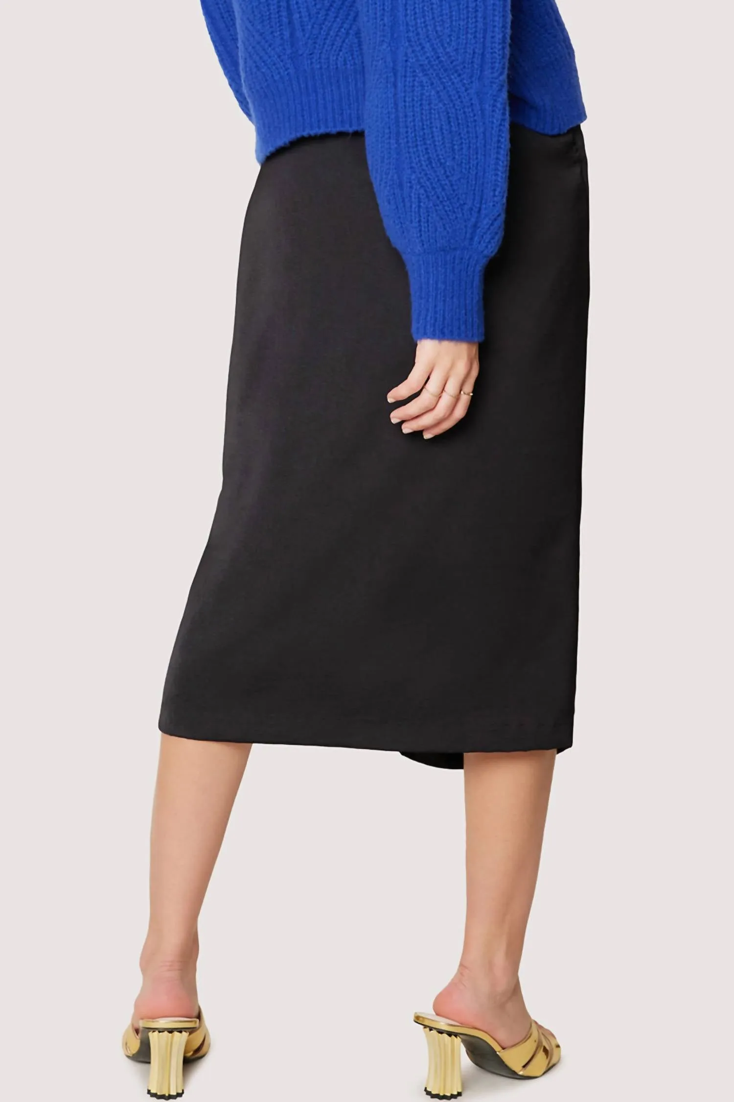 Eyes On Me Midi Skirt In Black