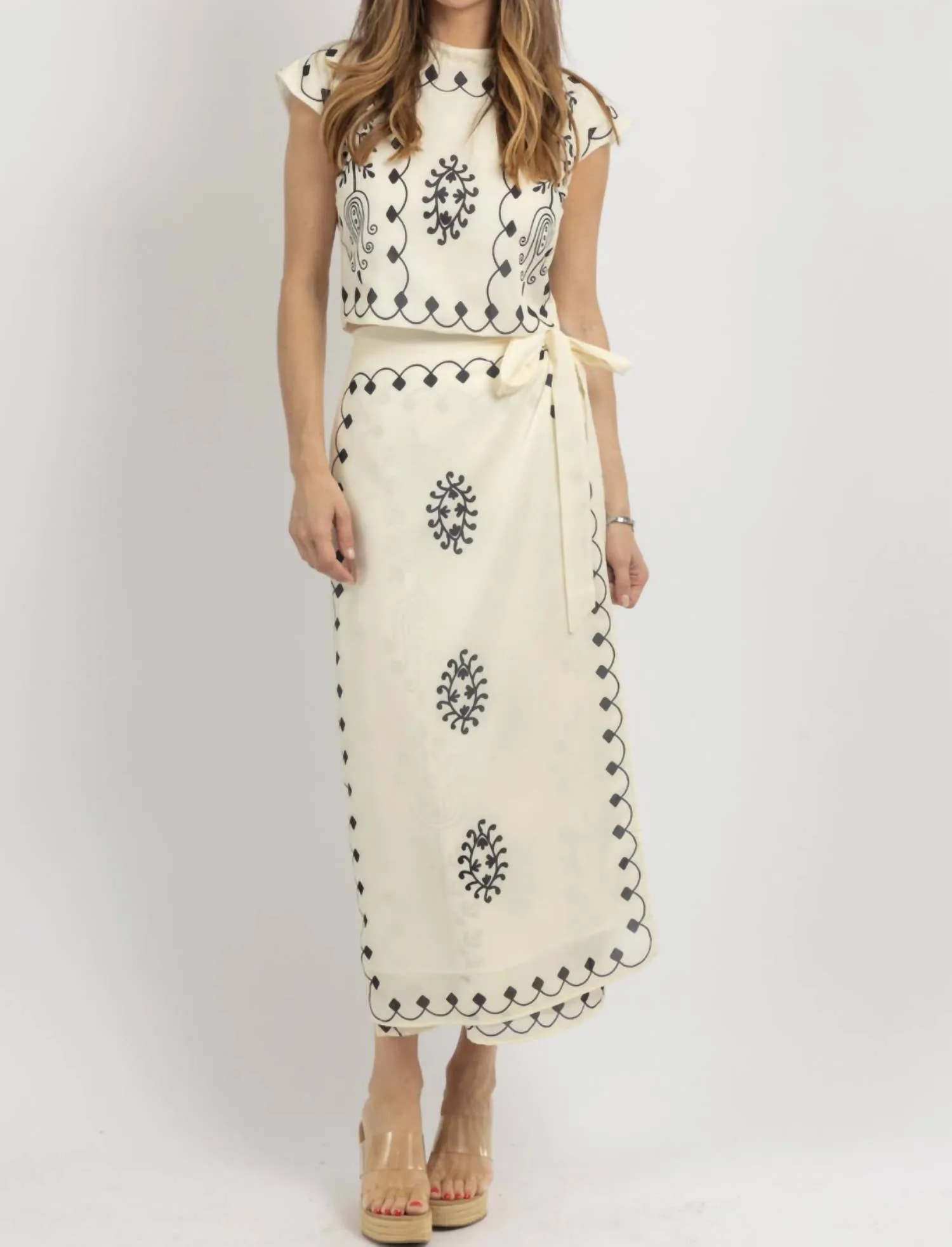 Kamora Skirt Set In Ivory