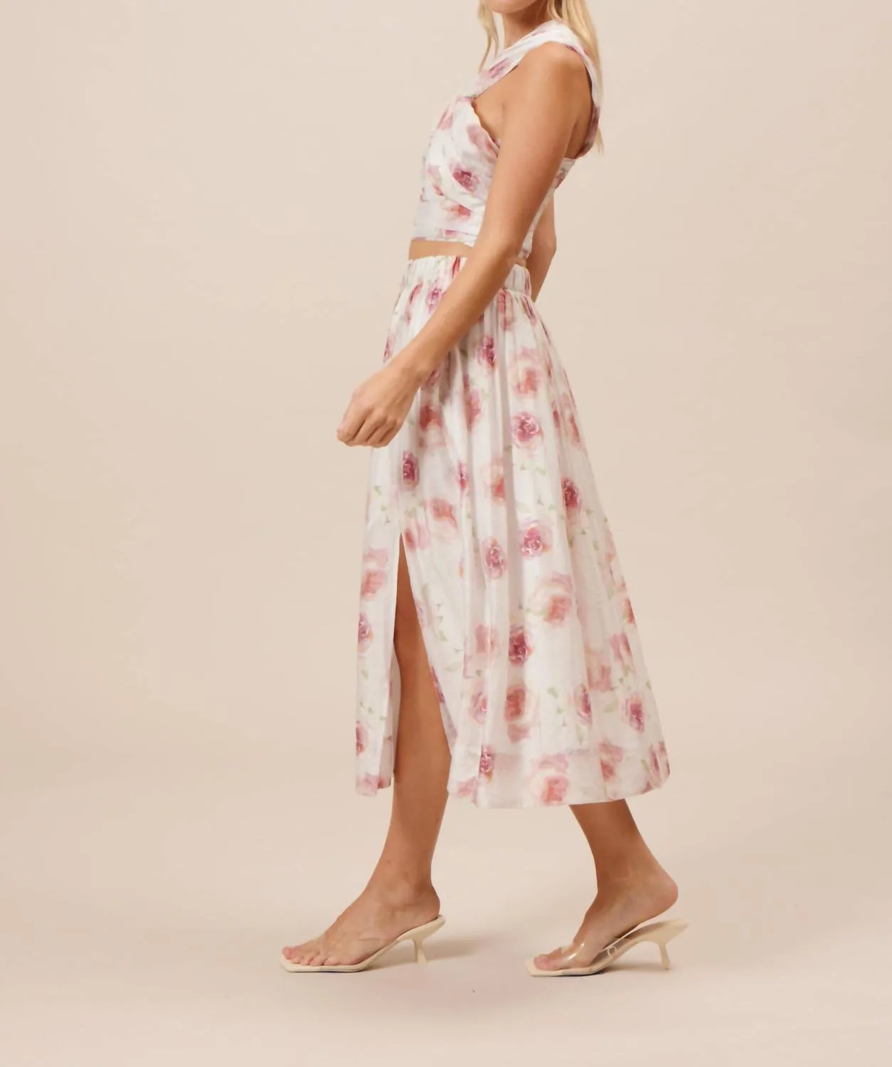 La Jolla Pleated Floral Skirt In White/ Pink