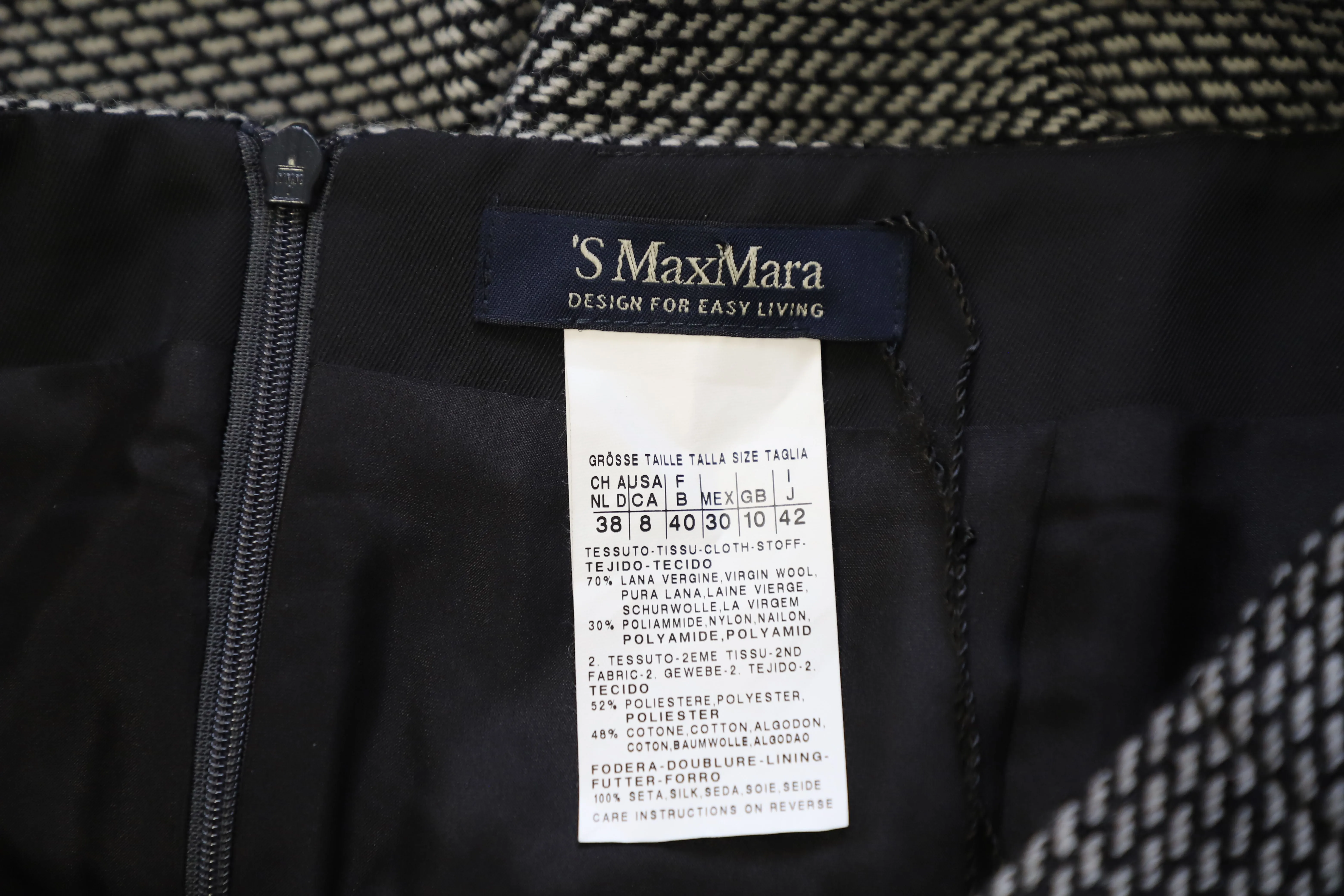 Max Mara Tweed Pencil Skirt in Black Wool