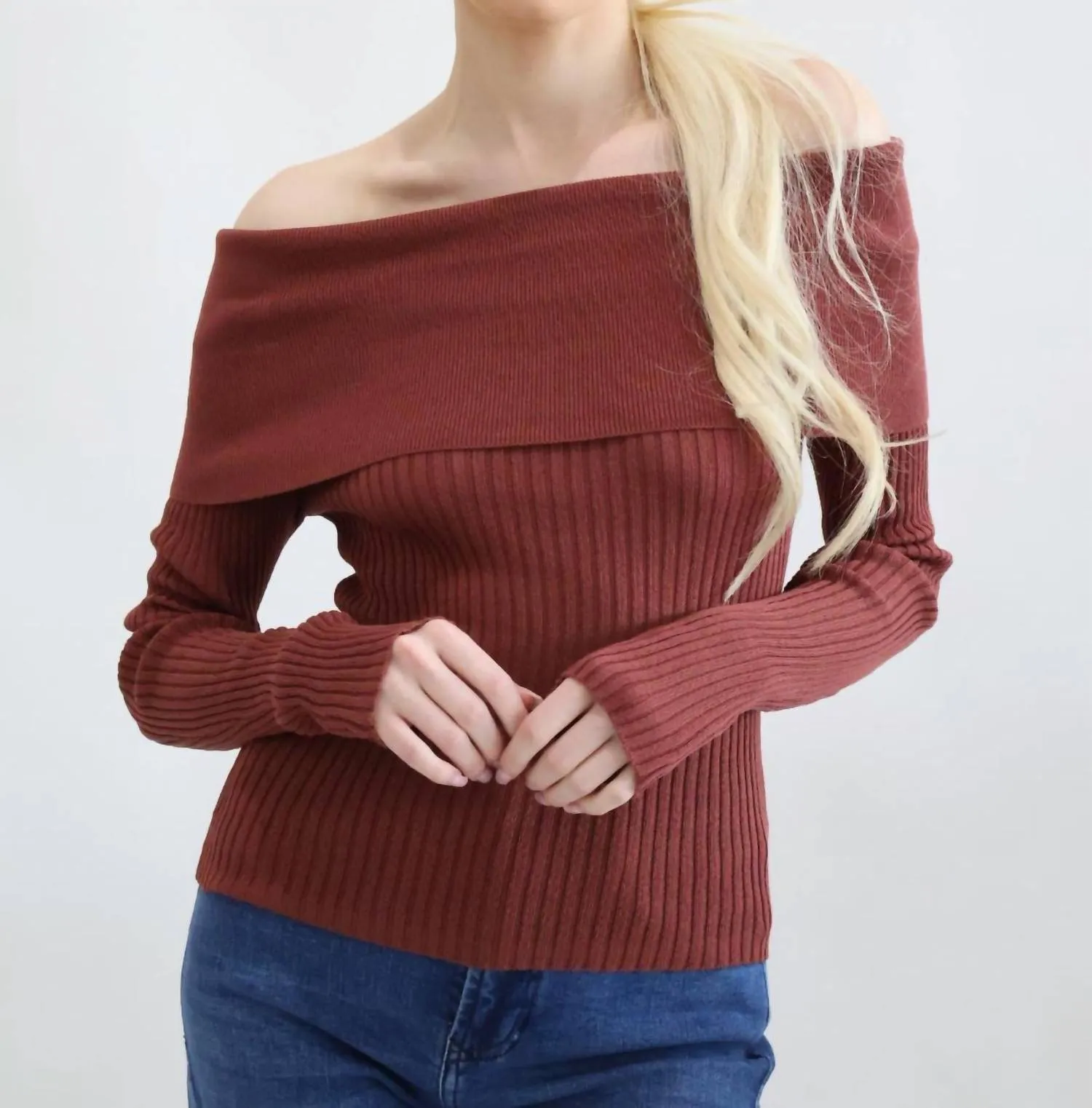 Off The Shoulder Fitted Sweater In Burgundy