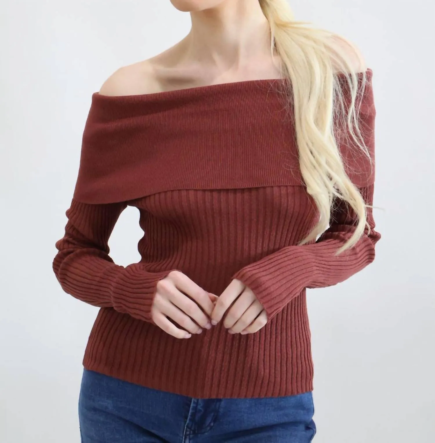 Off The Shoulder Fitted Sweater In Burgundy