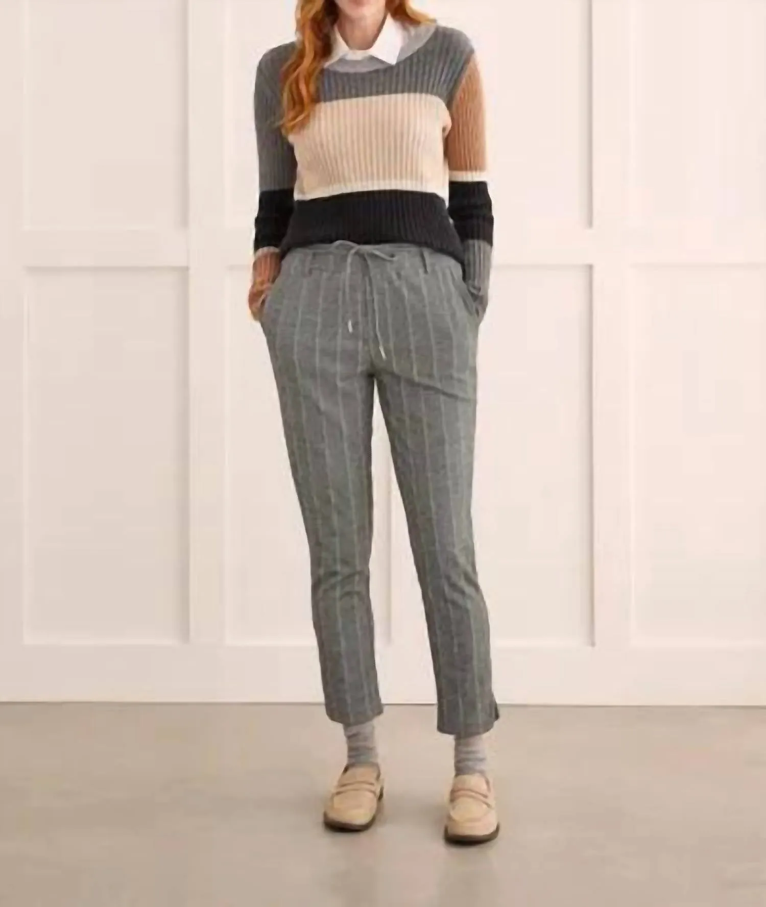 Ribbed Color Block Crew Neck Sweater In Charcoal
