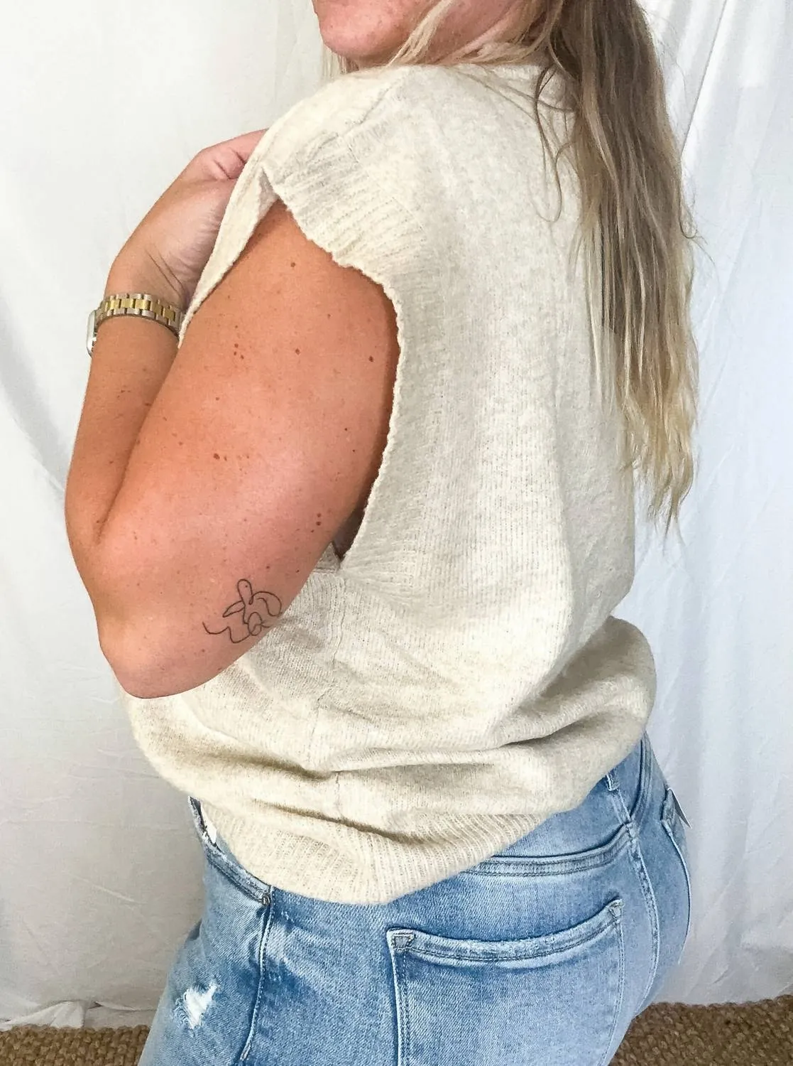 The Cove Sweater Vest In Oatmeal